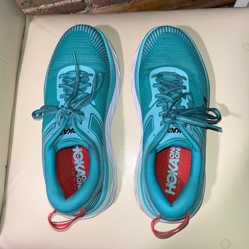 HOKA One One Bondi 7 in size 8.5 Teal with white soles